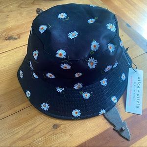 Alice + Olivia Reversible Bucket Hat NWT